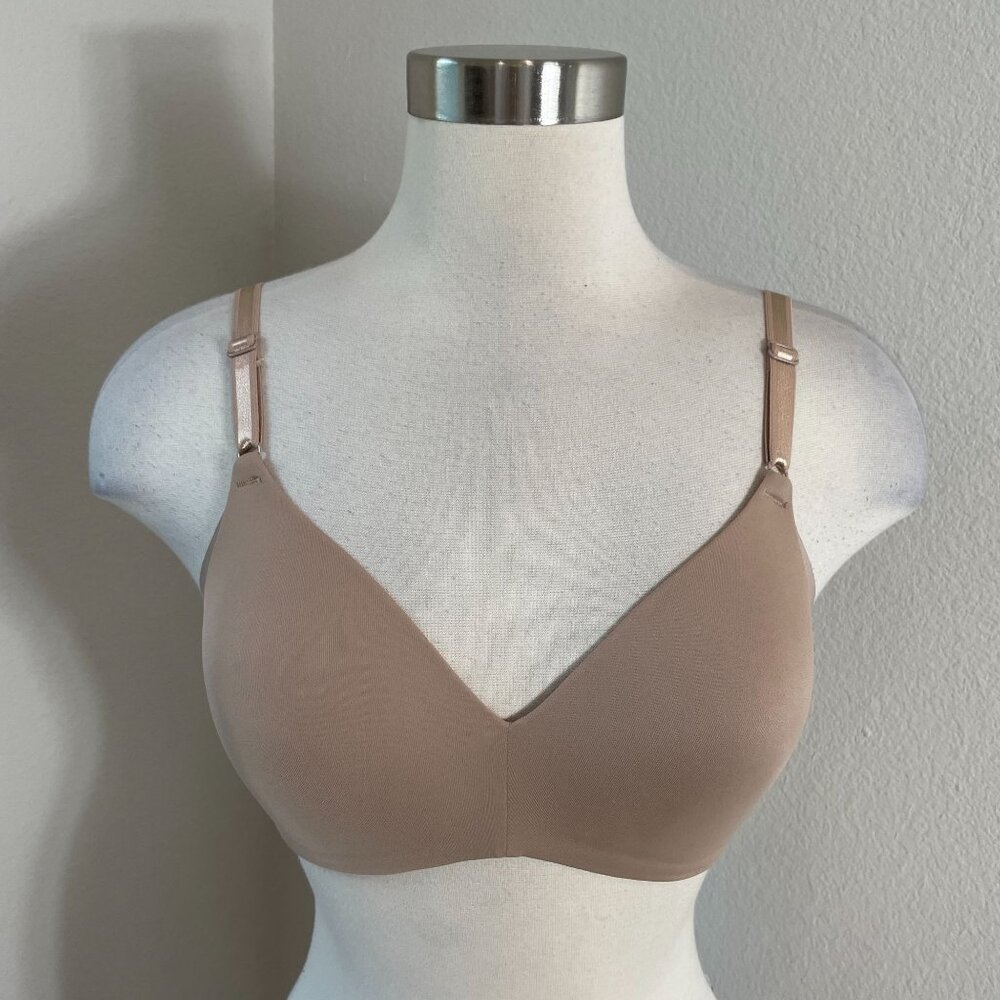 NEW Warners 34C No Side Effects Wireless Lightly Lined Bra Beige Seamless Look‎